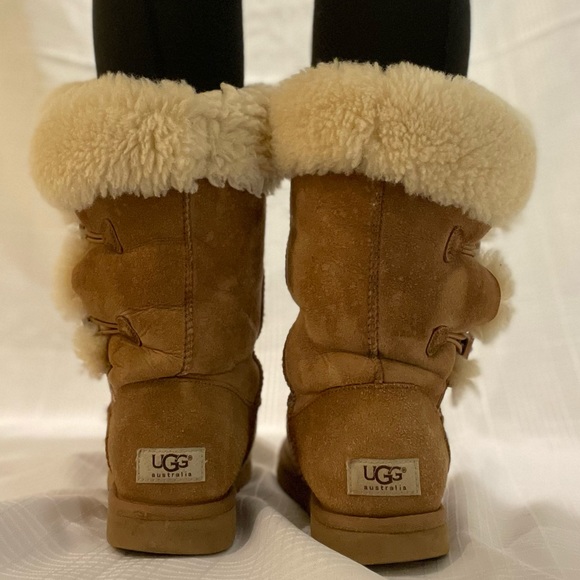 Ugg Bailey Button Tan Boot - size 8 - Picture 5 of 10